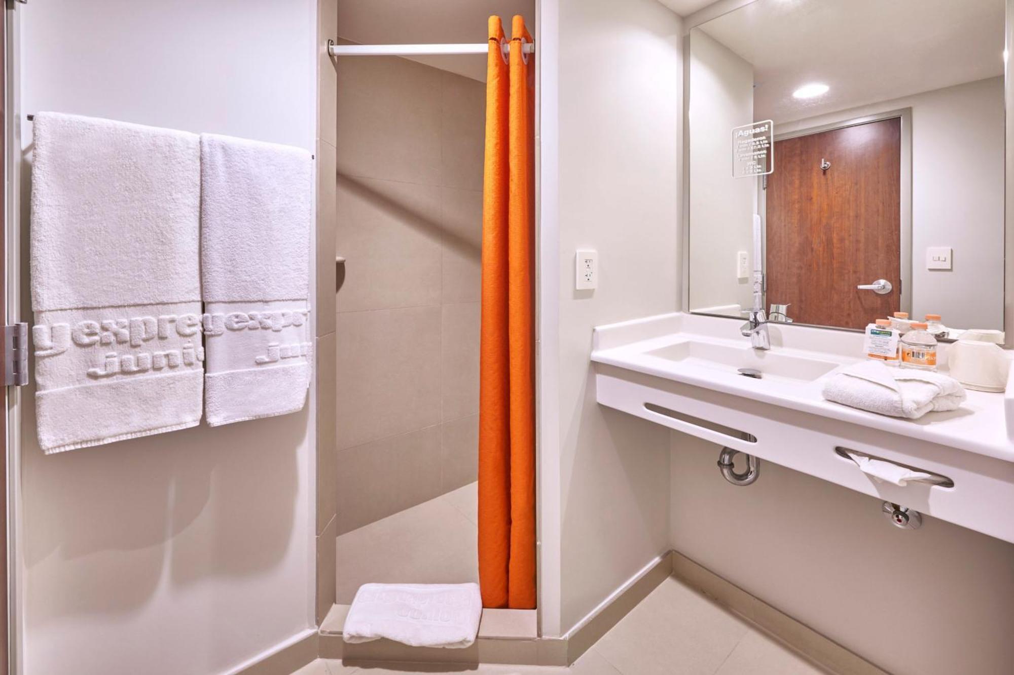 City Express Junior By Marriott Ciudad De Mexico Sullivan Exterior photo