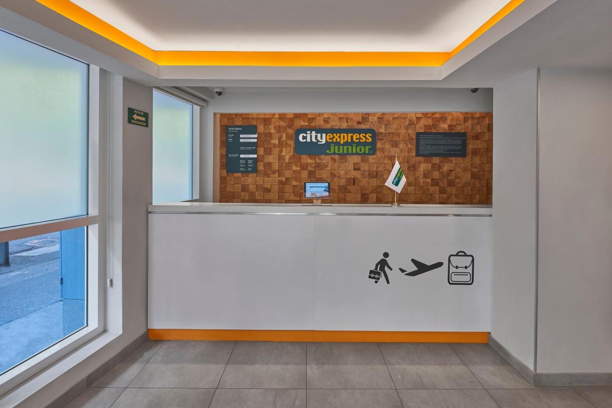 City Express Junior By Marriott Ciudad De Mexico Sullivan Exterior photo