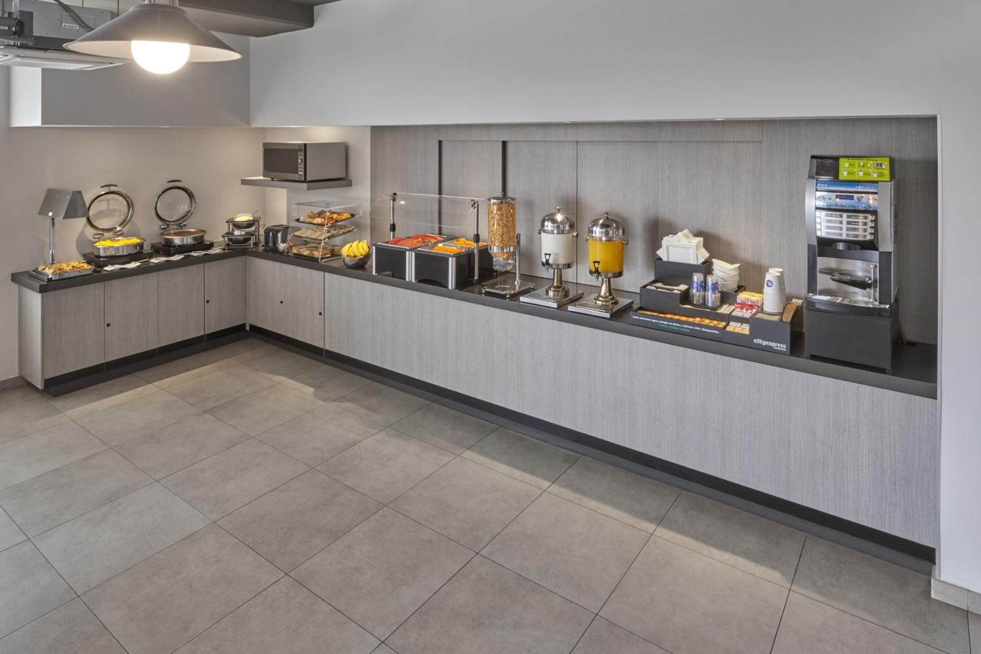 City Express Junior By Marriott Ciudad De Mexico Sullivan Exterior photo
