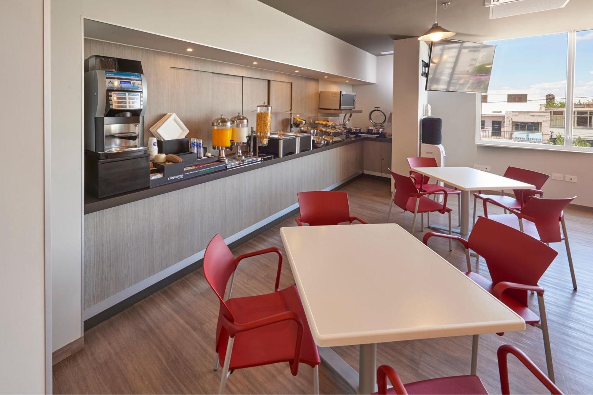 City Express Junior By Marriott Ciudad De Mexico Sullivan Exterior photo